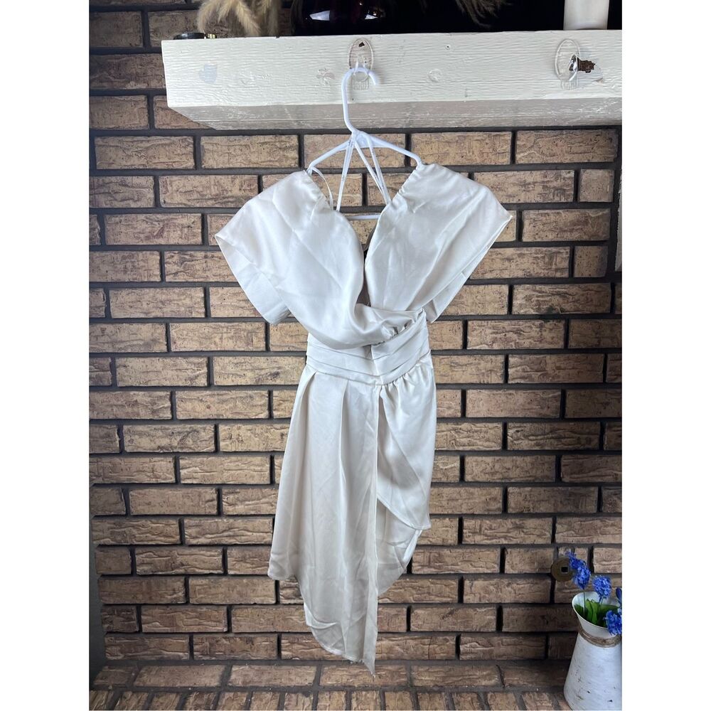 Lulus off the shoulder special occasion dress‎ size extra small